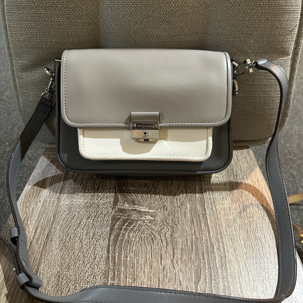Michael Kors. crossbody Elegant Gray and Cream Women's Bag
